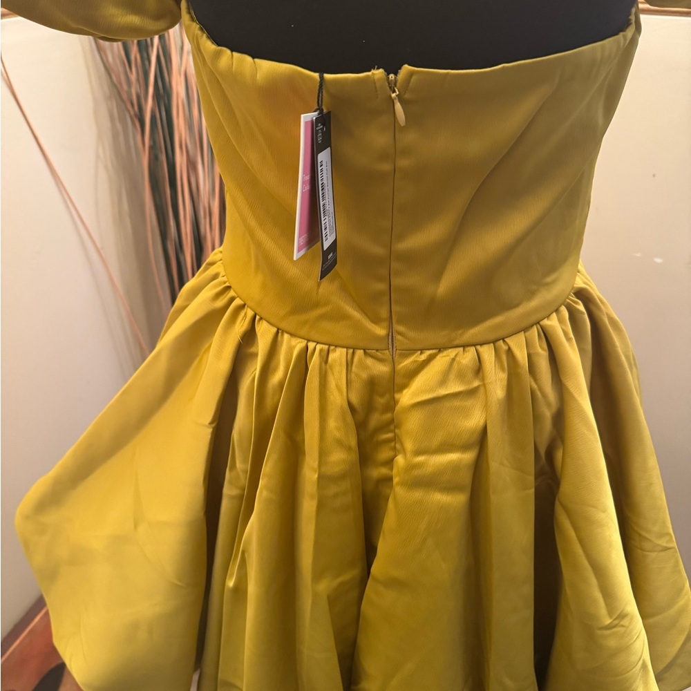 Pretty little thing Chartreuse ball dress - Picture 13 of 16
